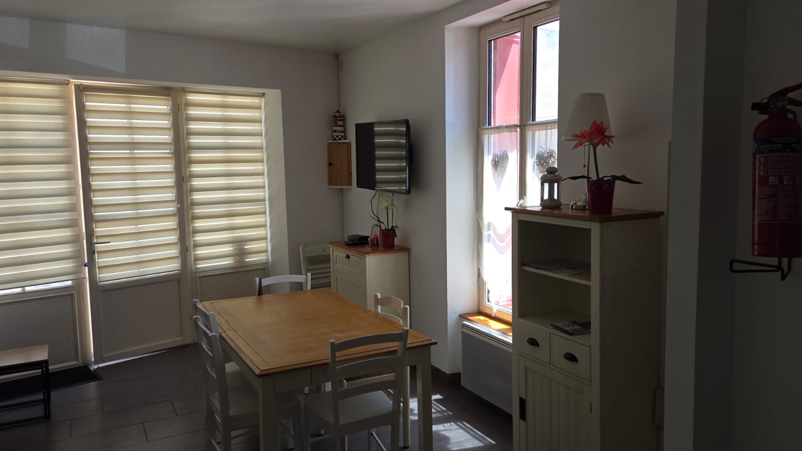 Salon salle à manger de la maison L'Eclipse à Fouras-les-Bains